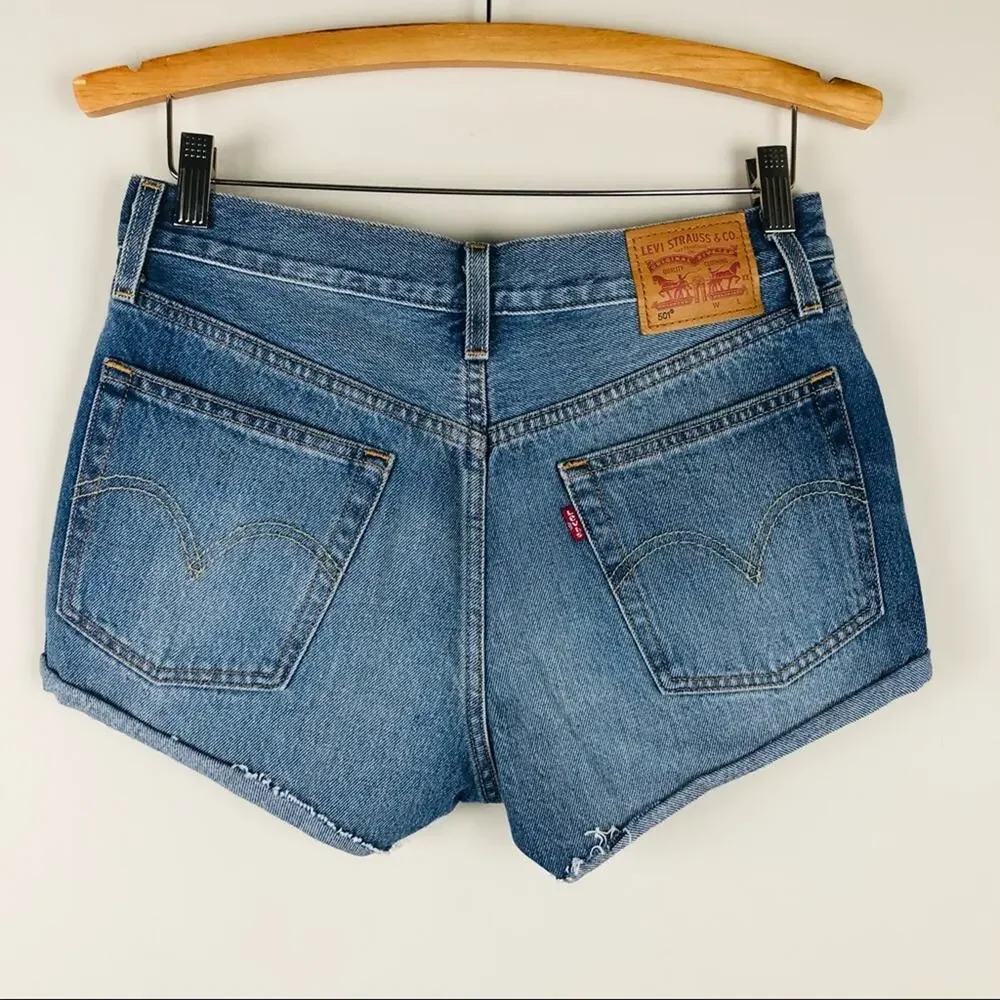 Levi’s blue 501 button fly medium wash cuffed raw hem denim jean shorts 27 - Picture 7 of 9